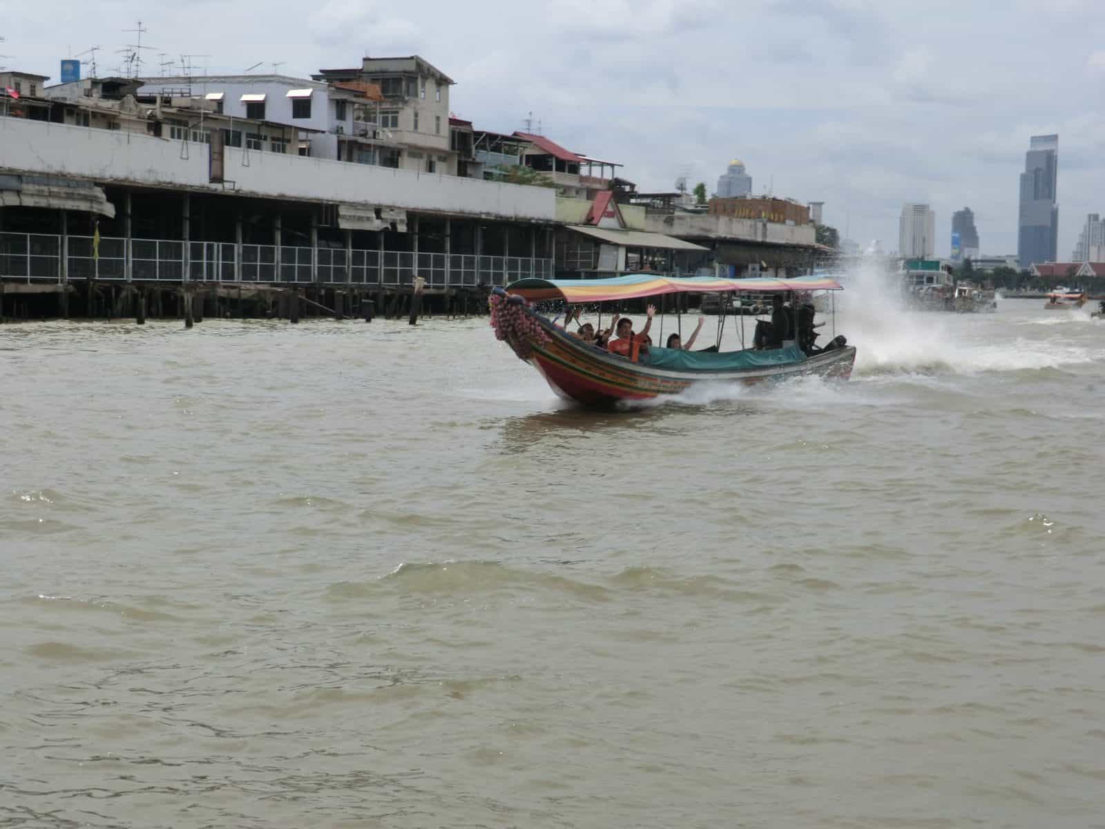 Long Boat auf dem Chao Phraya